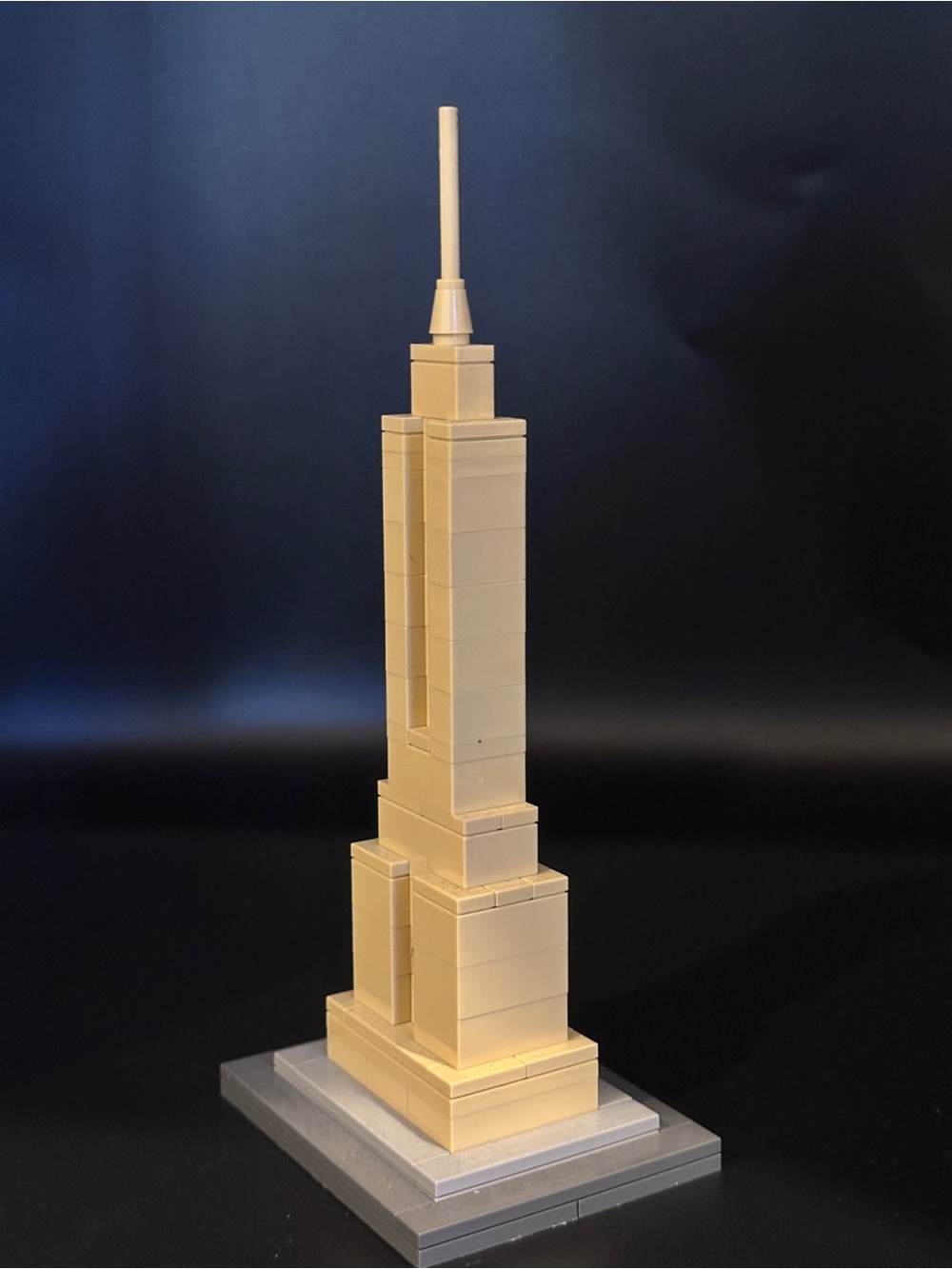 LEGO Style Empire State Building Architecture Build - Picture 2 of 5